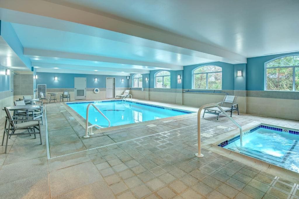 Holiday Inn Express Woodbridge by IHG - View 4