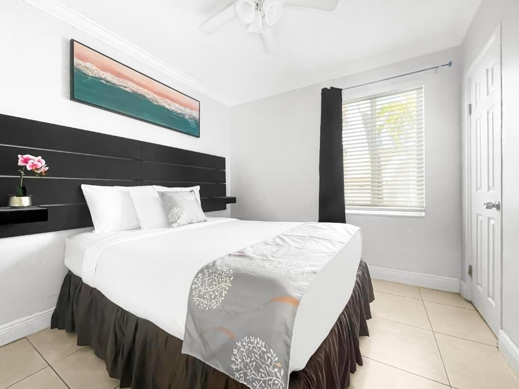 Hollywood Broadwalk Oceanside Hotel - View 2
