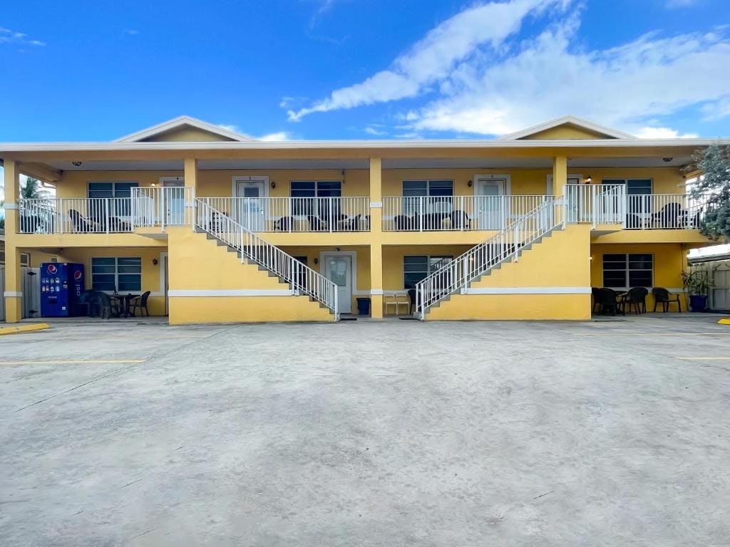 Hollywood by the Sea - Main view