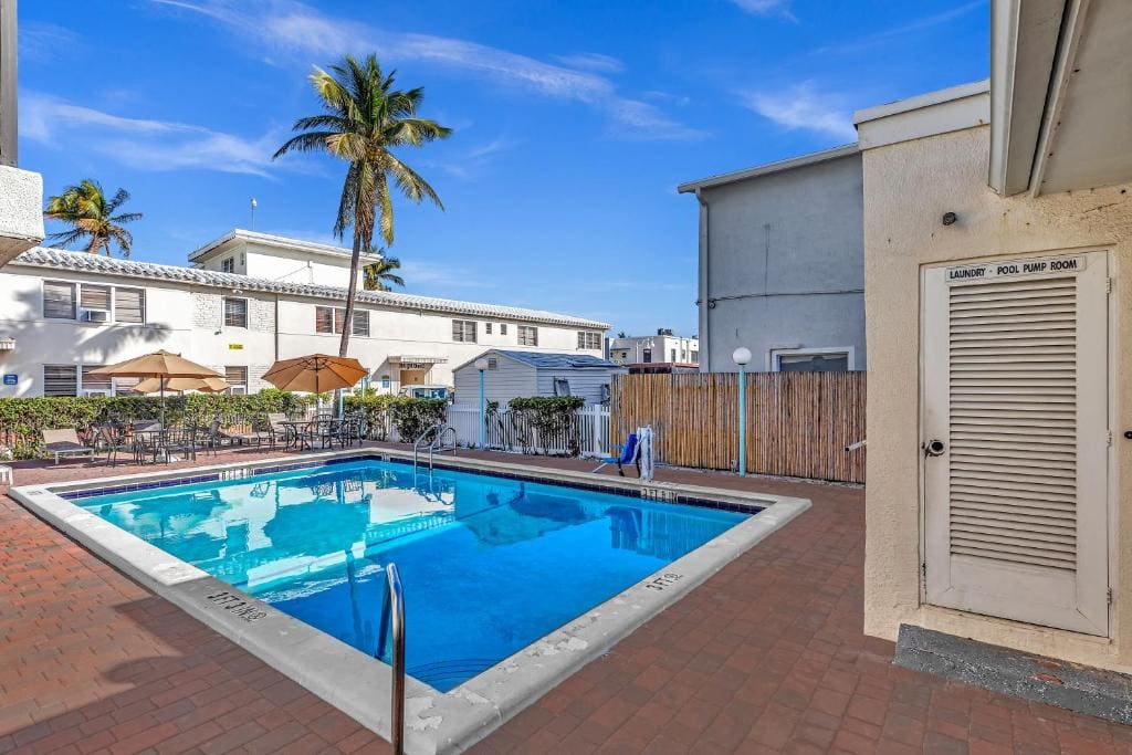 Hollywood by the Sea - View 4