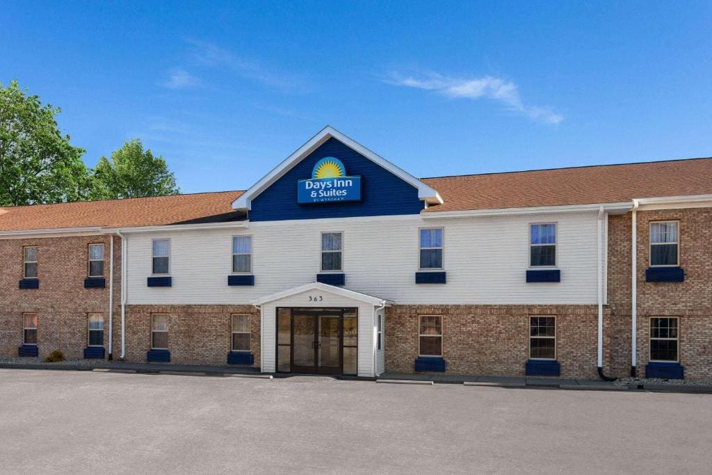 Days Inn & Suites by Wyndham Sellersburg - Main view