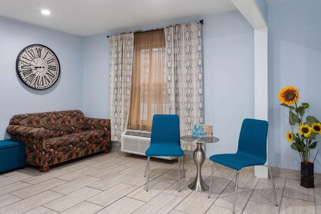 Days Inn & Suites by Wyndham Sellersburg - View 3