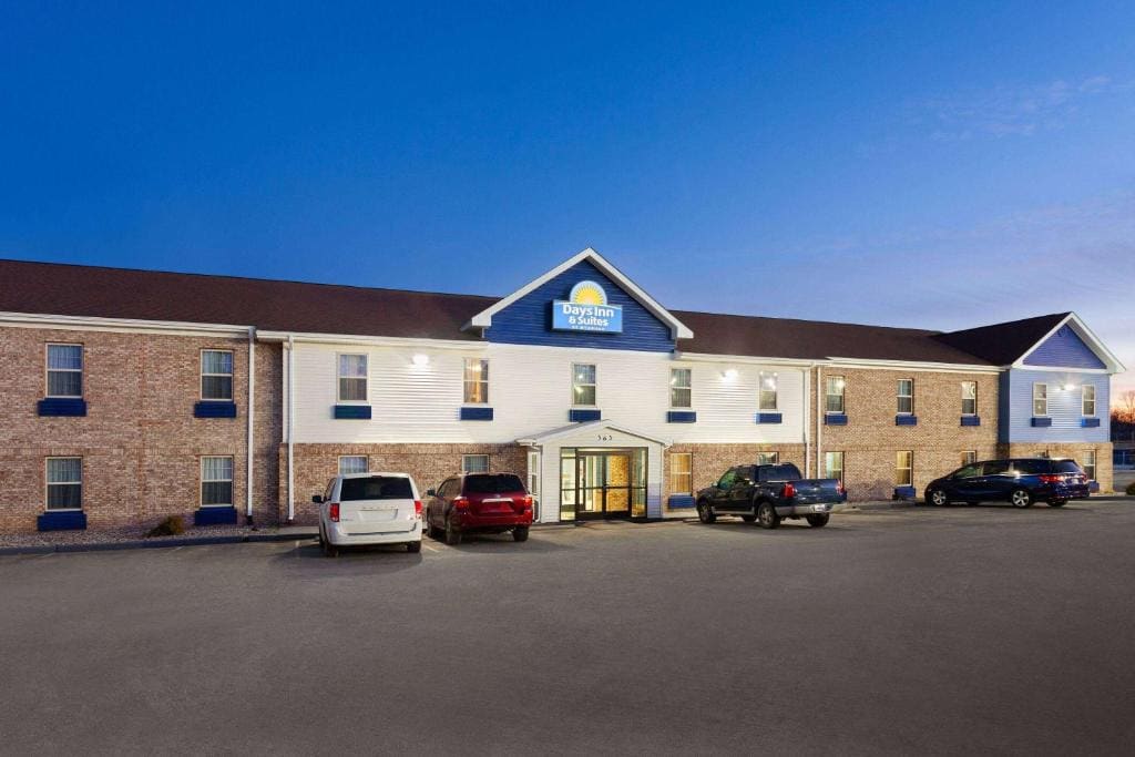 Days Inn & Suites by Wyndham Sellersburg - View 4