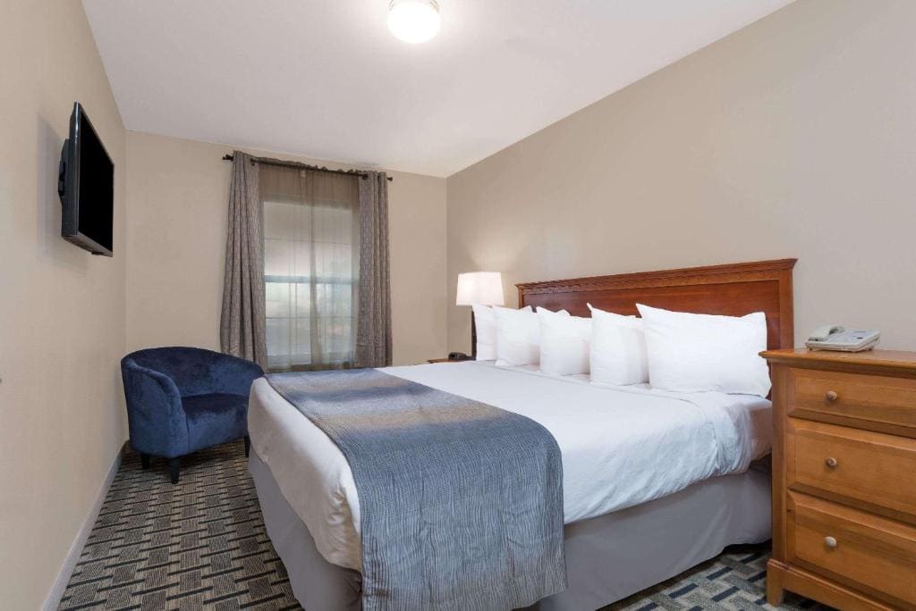 Days Inn & Suites by Wyndham Sellersburg - View 2