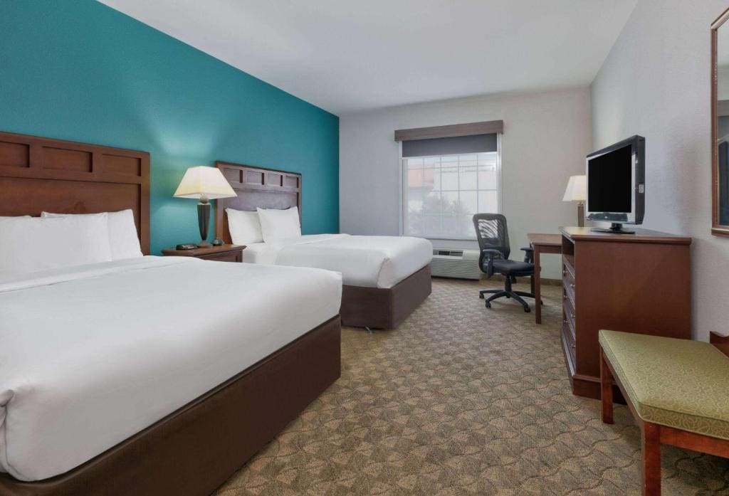Baymont Inn & Suites by Wyndham Glen Rose - View 6