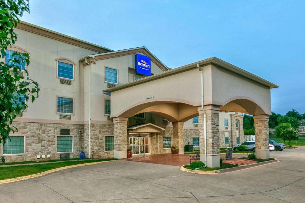 Baymont Inn & Suites by Wyndham Glen Rose - Main view