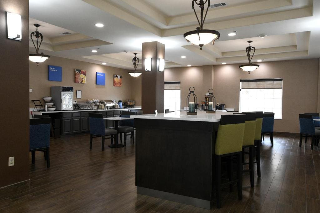 Baymont Inn & Suites by Wyndham Glen Rose - View 4