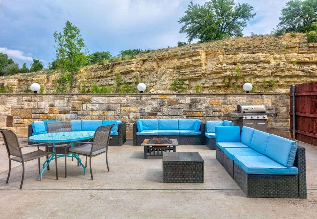 Baymont Inn & Suites by Wyndham Glen Rose - View 5