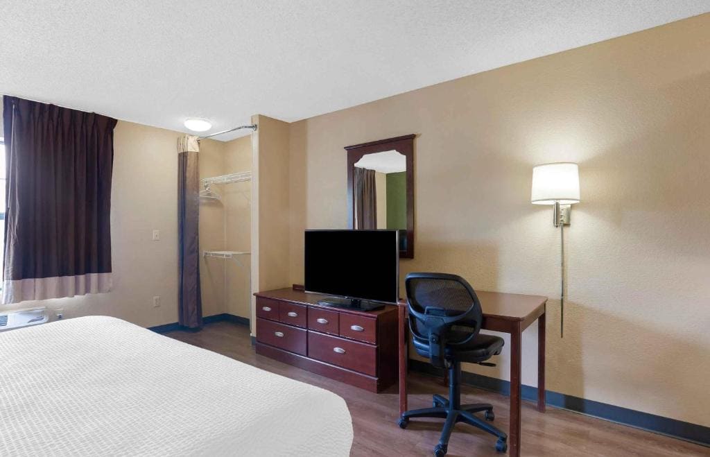 Studio 6 Extended Stay Milwaukee Brookfield WI - View 5