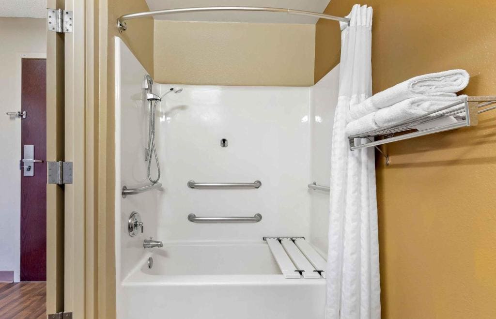 Studio 6 Extended Stay Milwaukee Brookfield WI - View 2