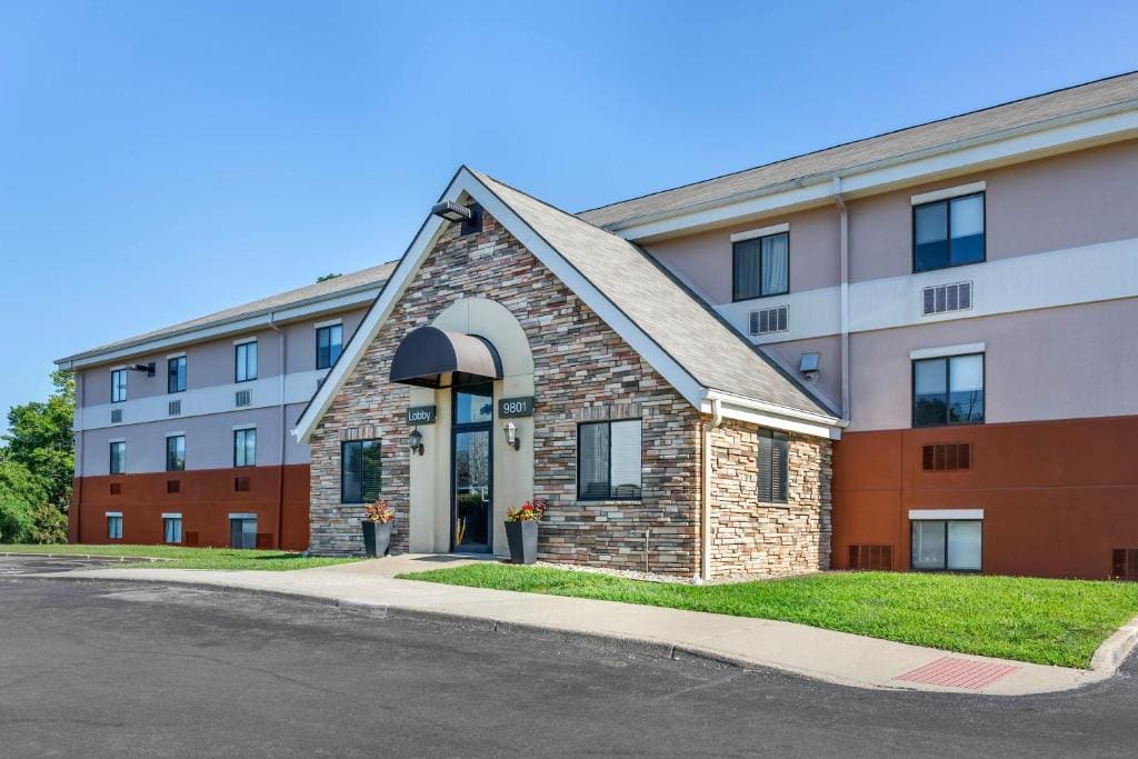 Suburban Studios Louisville East - Main view