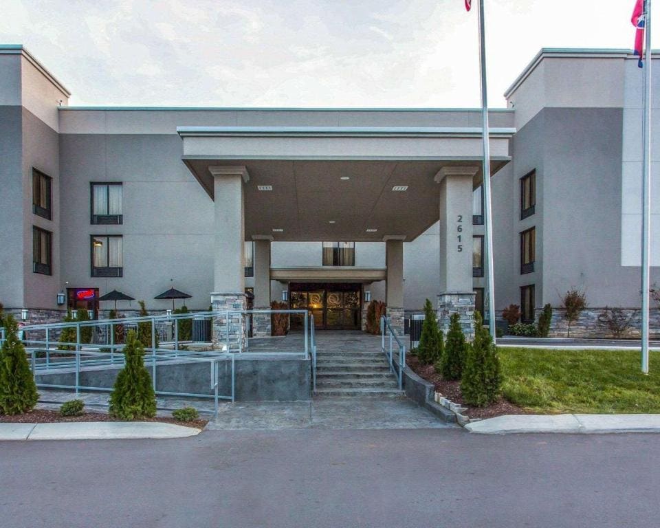 Quality Suites Nashville Airport - Main view