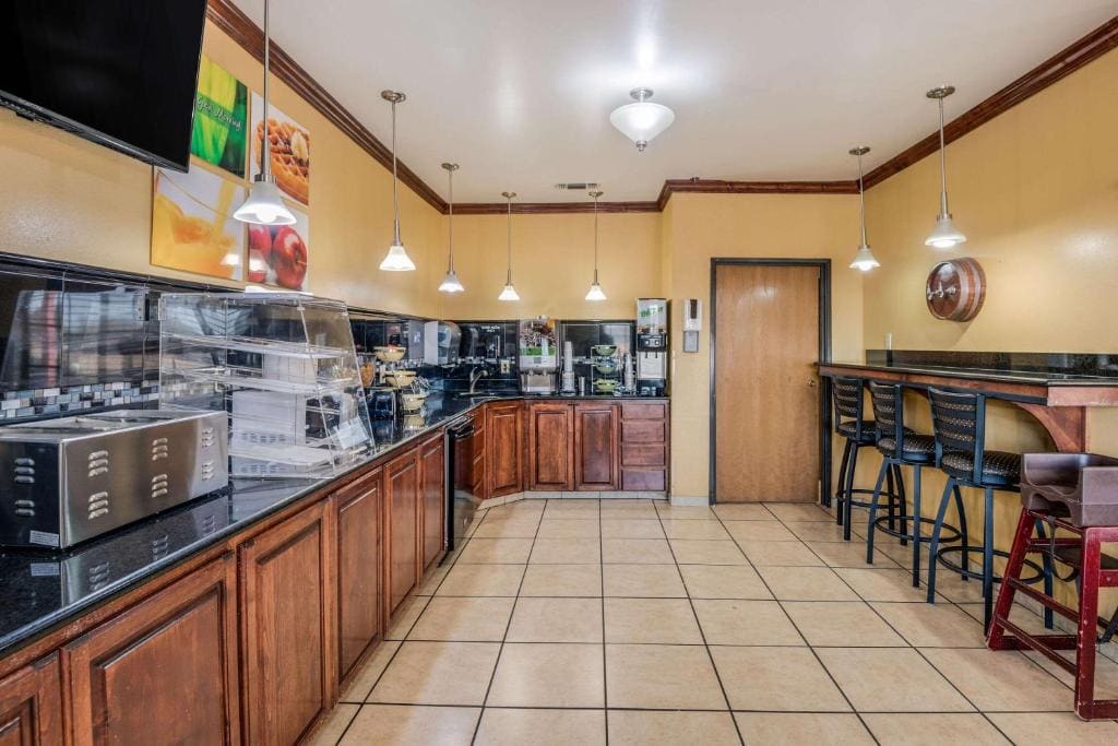 Econo Lodge Lubbock I-27 - View 3