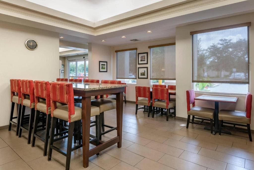 Comfort Inn & Suites DeLand - near University - View 3
