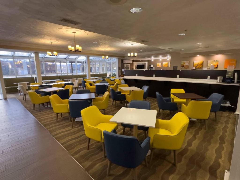 Comfort Suites Scranton near Montage Mountain - View 7