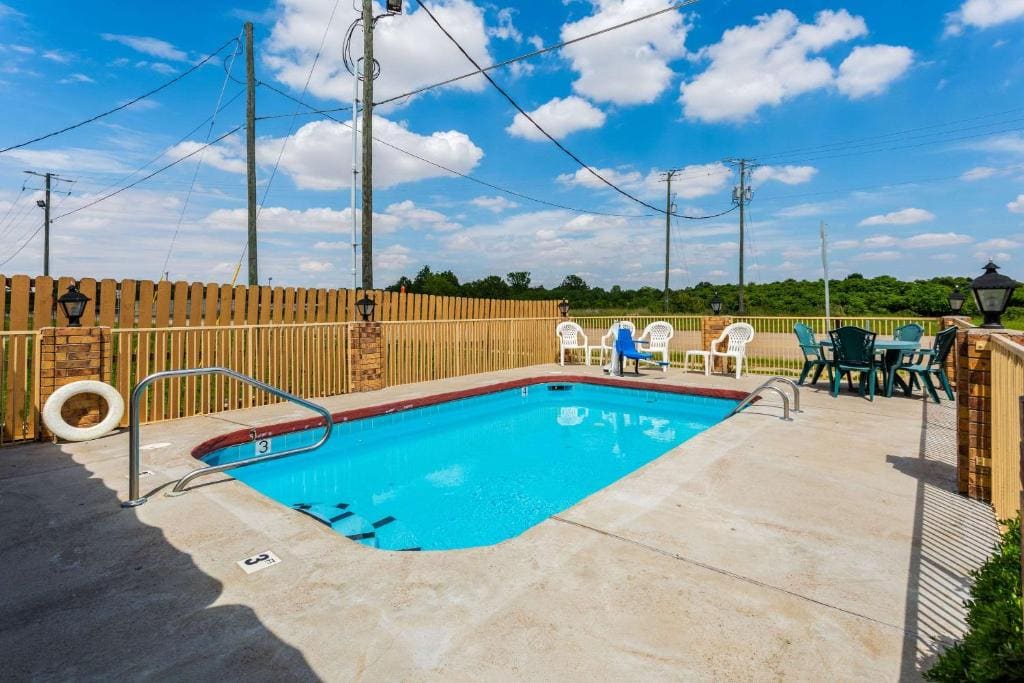 Econo Lodge & Suites Brinkley - View 4
