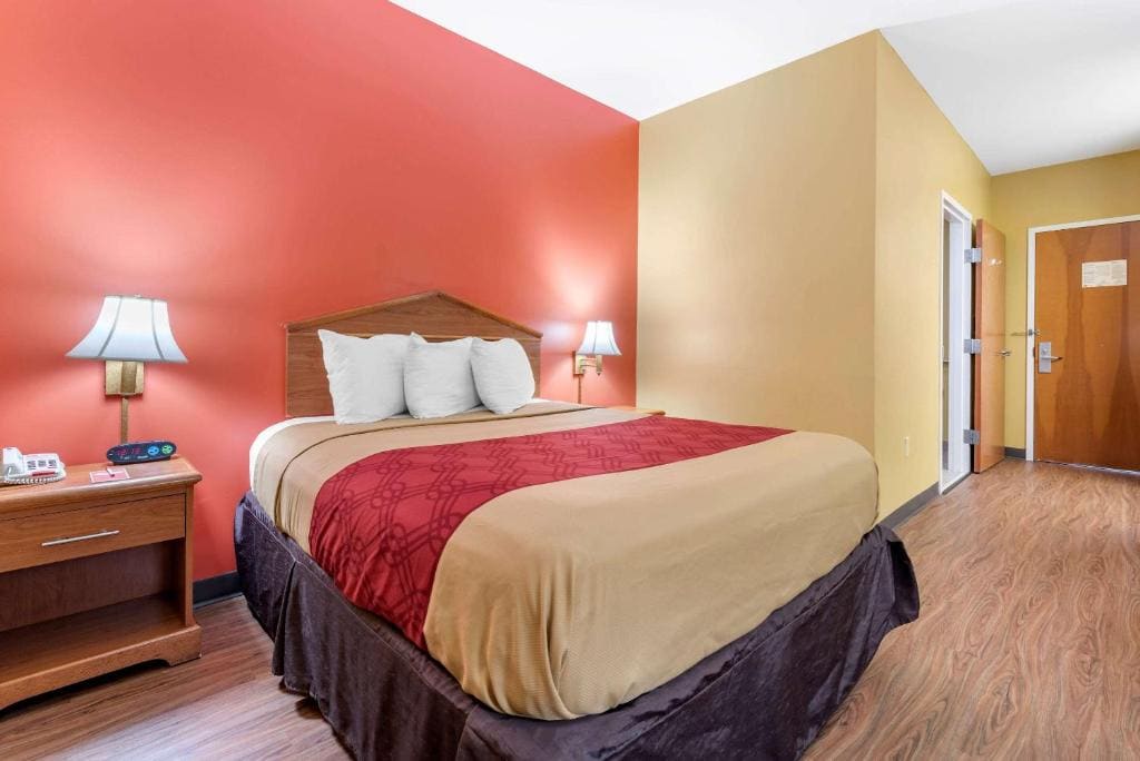 Econo Lodge Louisville Airport - View 7