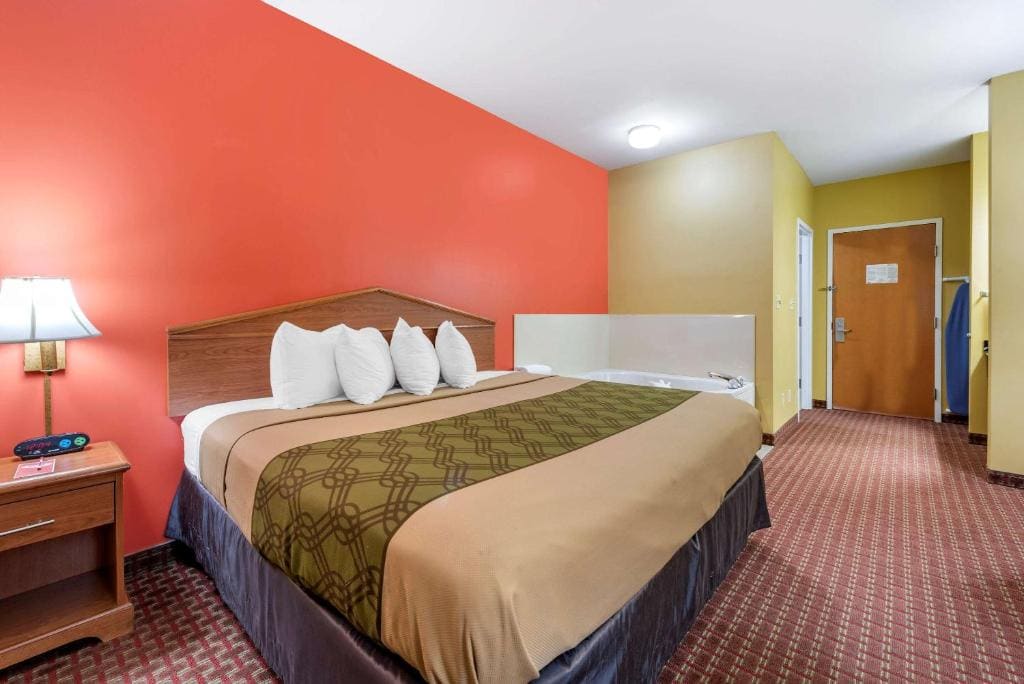 Econo Lodge Louisville Airport - View 2