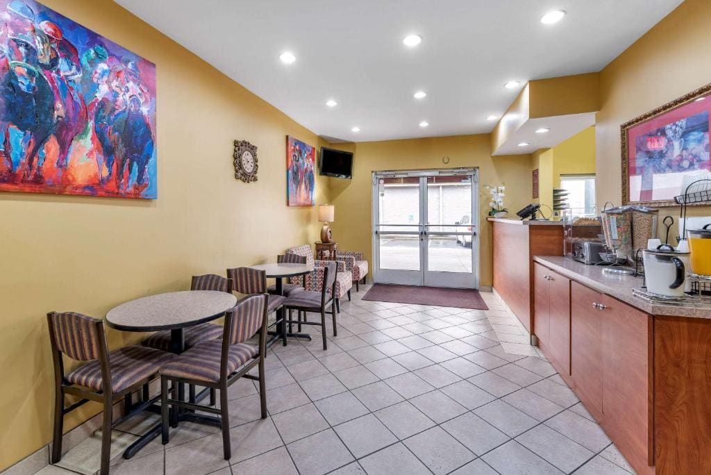 Econo Lodge Louisville Airport - View 5