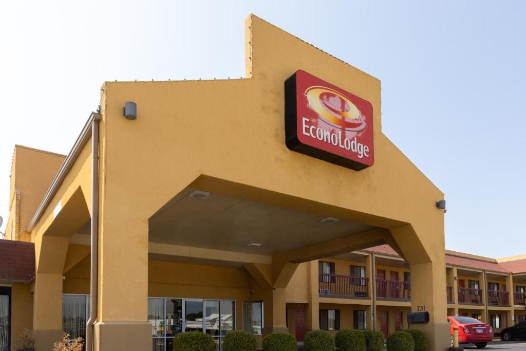 Econo Lodge McAlester - Main view