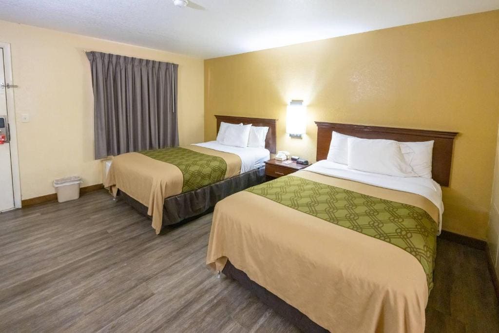 Econo Lodge McAlester - View 2