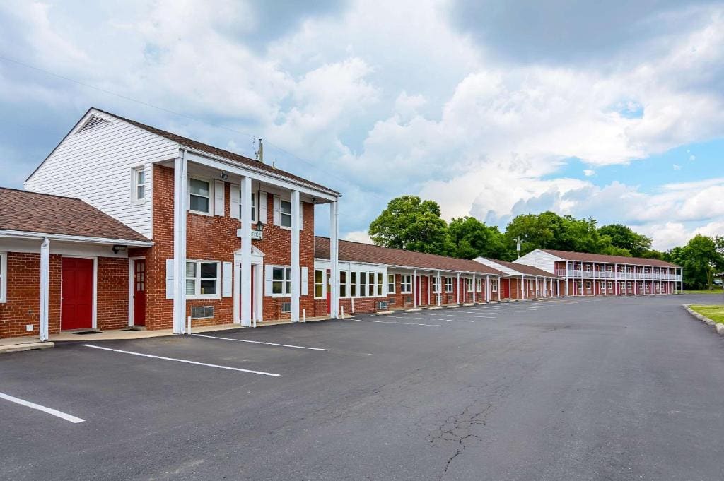 Econo Lodge Woodstock - Shenandoah Valley I-81 - Main view