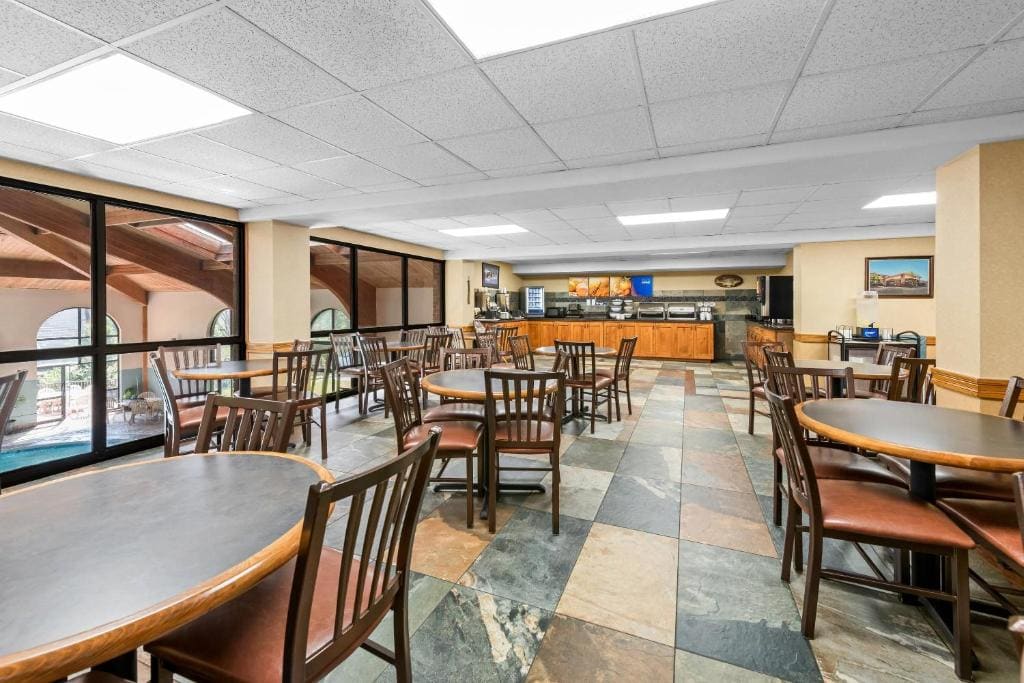 Comfort Inn at Thousand Hills - View 4