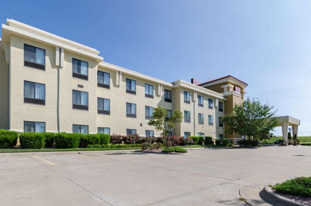 Comfort Suites Salina South - Main view