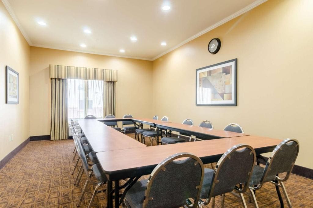 Comfort Suites Salina South - View 5