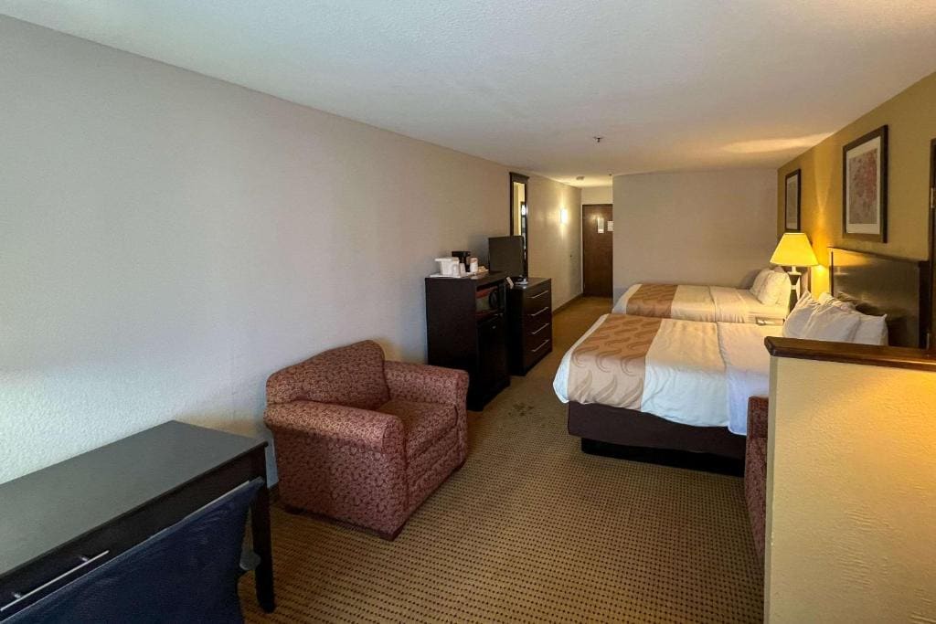Quality Inn & Suites Farmington - View 6