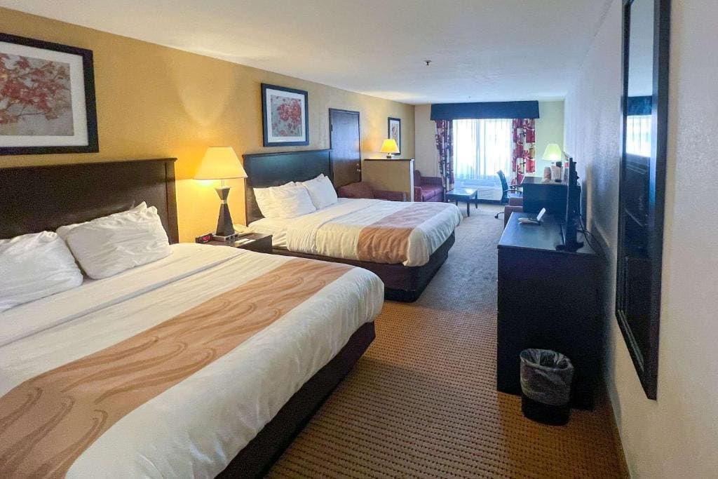 Quality Inn & Suites Farmington - View 7