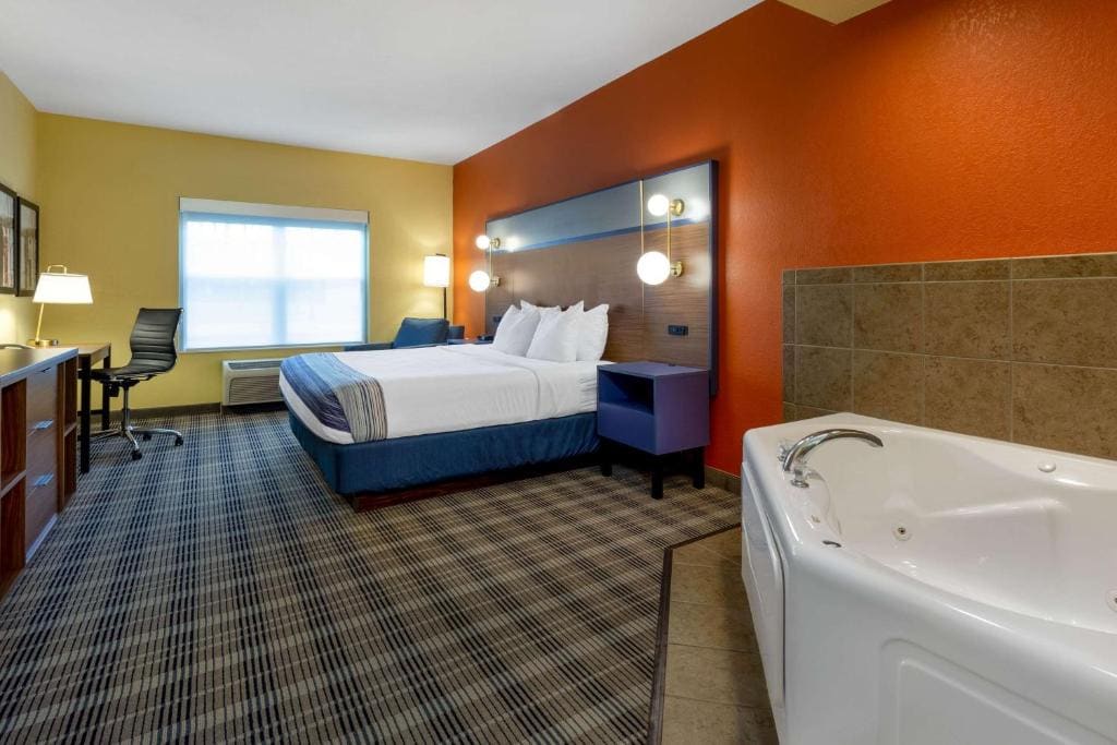 AmericInn by Wyndham Fulton Clinton - View 6