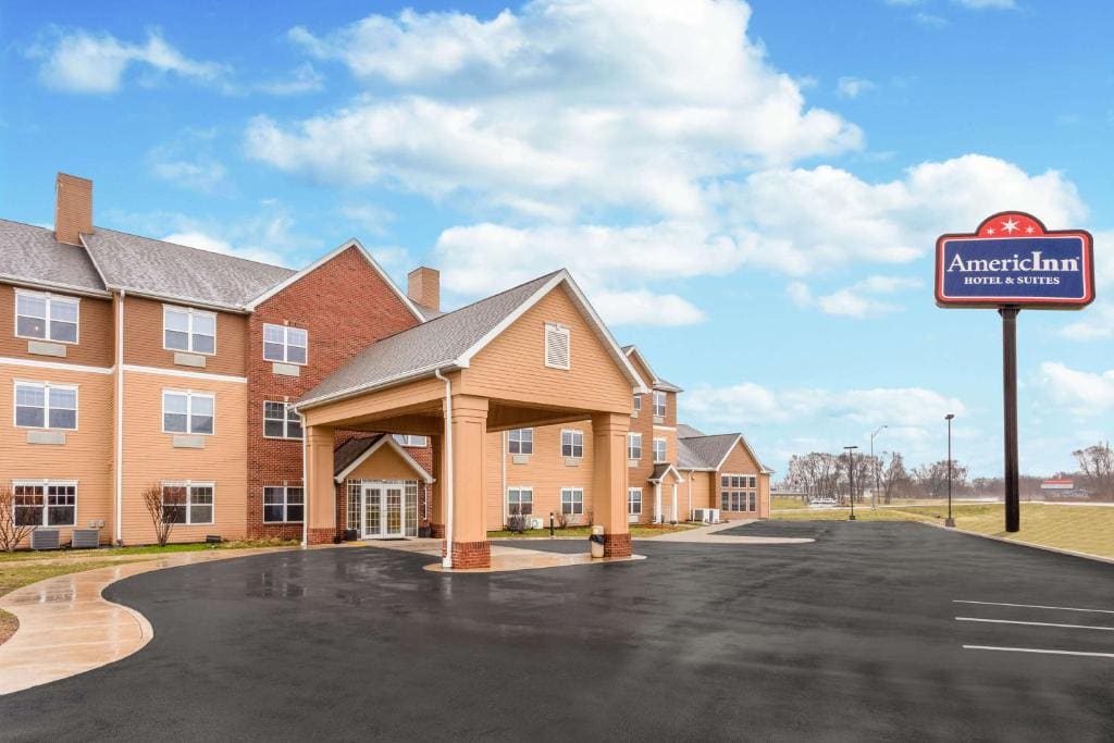 AmericInn by Wyndham Fulton Clinton - Main view
