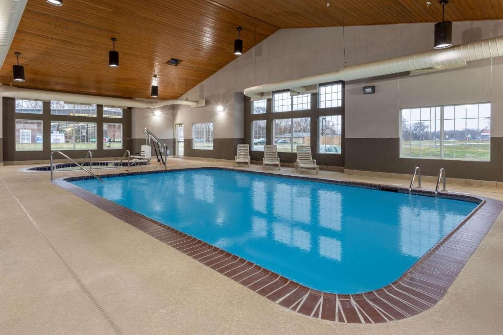 AmericInn by Wyndham Fulton Clinton - View 3