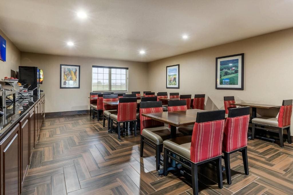 Comfort Inn Story City - View 4