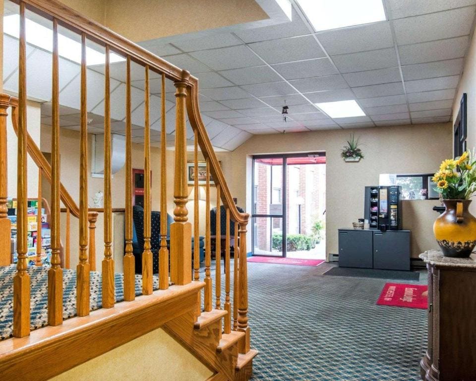 Econo Lodge Manchester - View 4