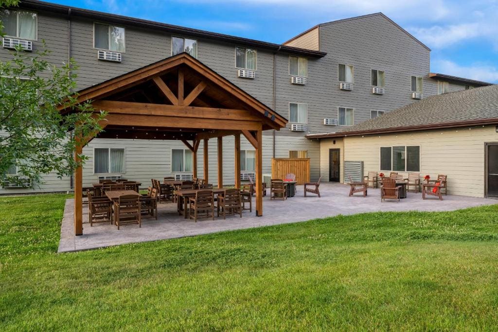 Comfort Inn & Suites - View 2