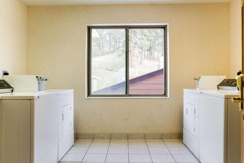 Comfort Inn & Suites - View 3