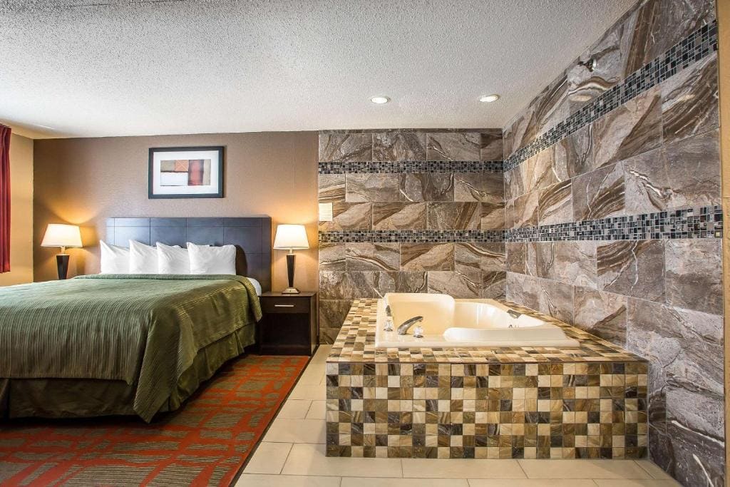 Quality Inn & Suites West Bend - View 7