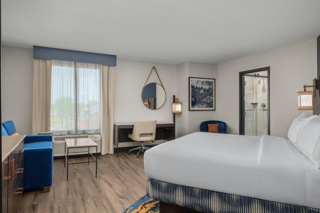 Hotel Westport Kansas City, Tapestry Collection by Hilton - View 2