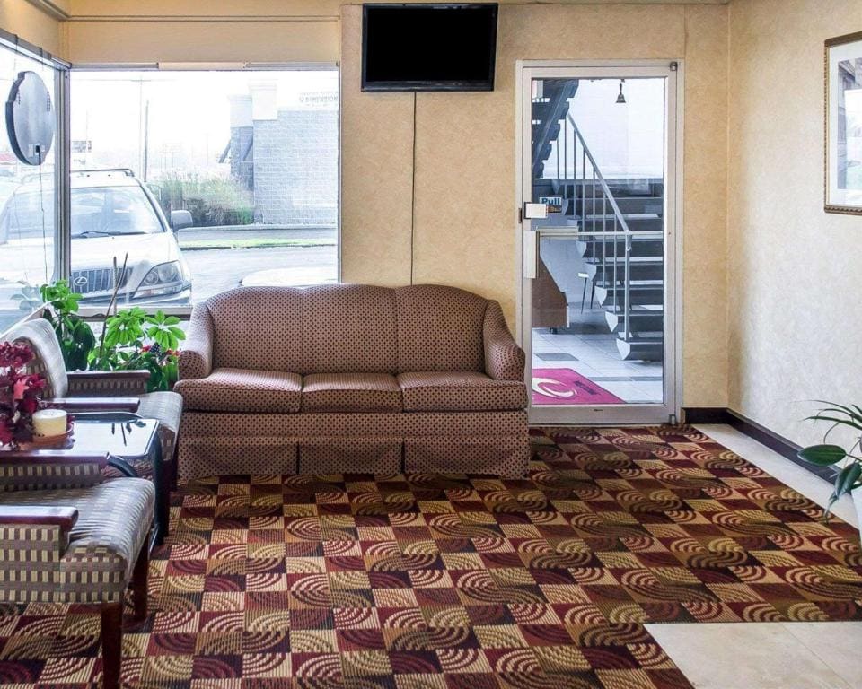 Economy Inn & Suites - View 3