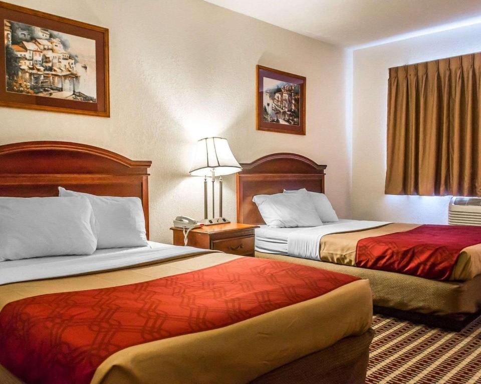 Economy Inn & Suites - View 4