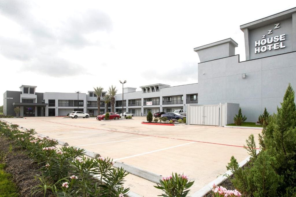 House Hotel - Main view