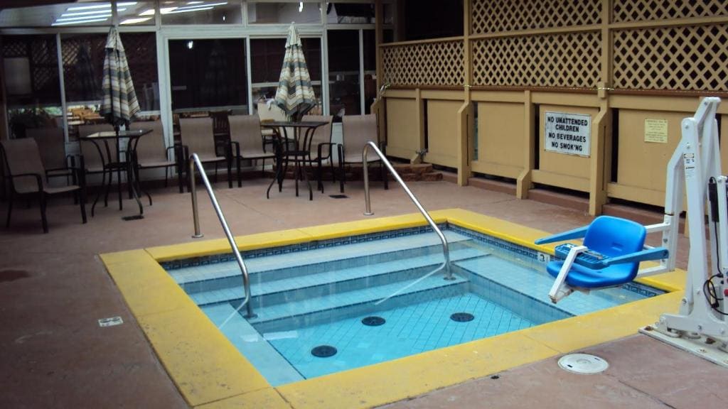 Howard Johnson by Wyndham Santa Cruz - View 4