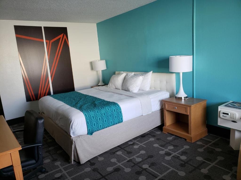 Howard Johnson by Wyndham Virginia Beach - View 6