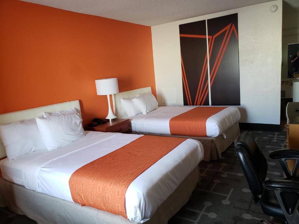 Howard Johnson by Wyndham Virginia Beach - View 7