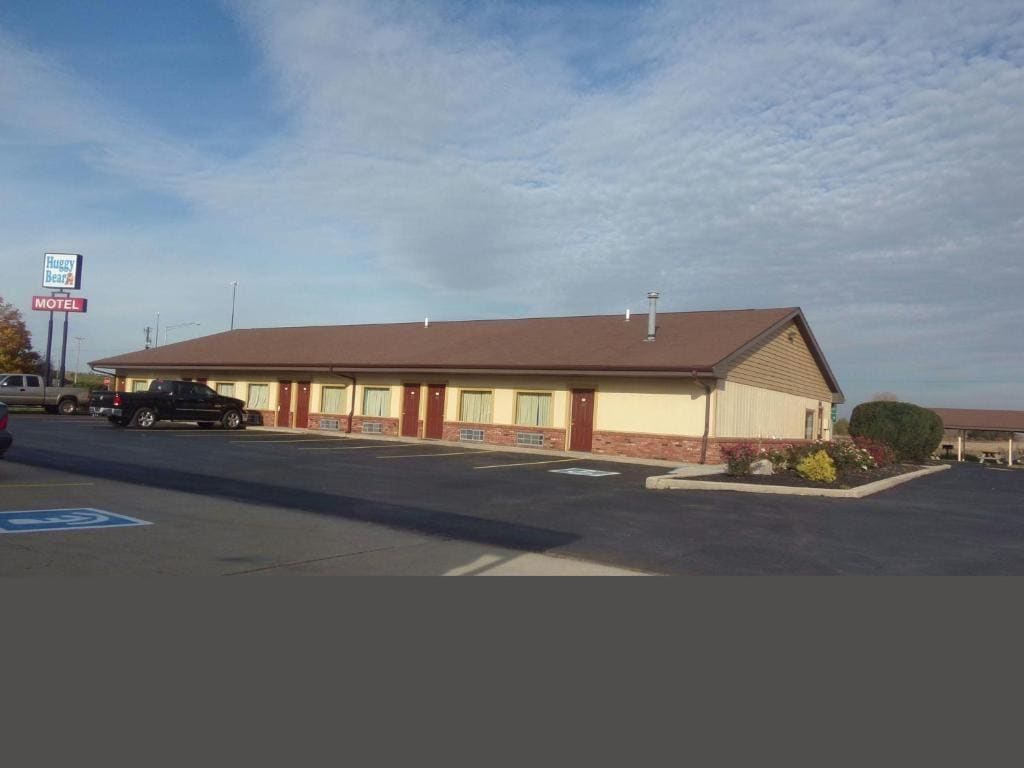 Huggy Bear Motel - Warren - Main view