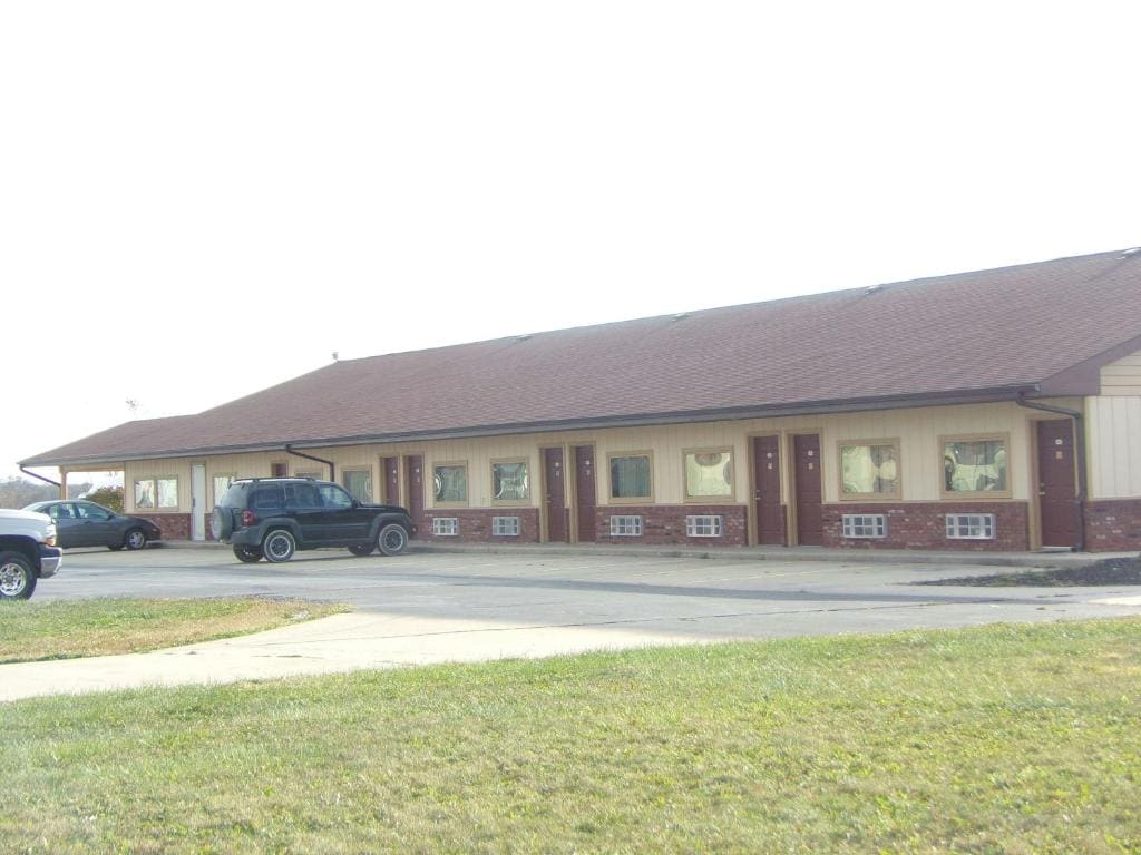 Huggy Bear Motel - Warren - View 3