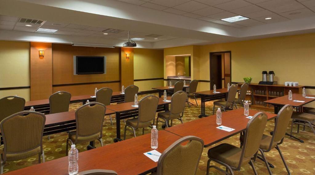 Hyatt Place Indianapolis Airport - View 6