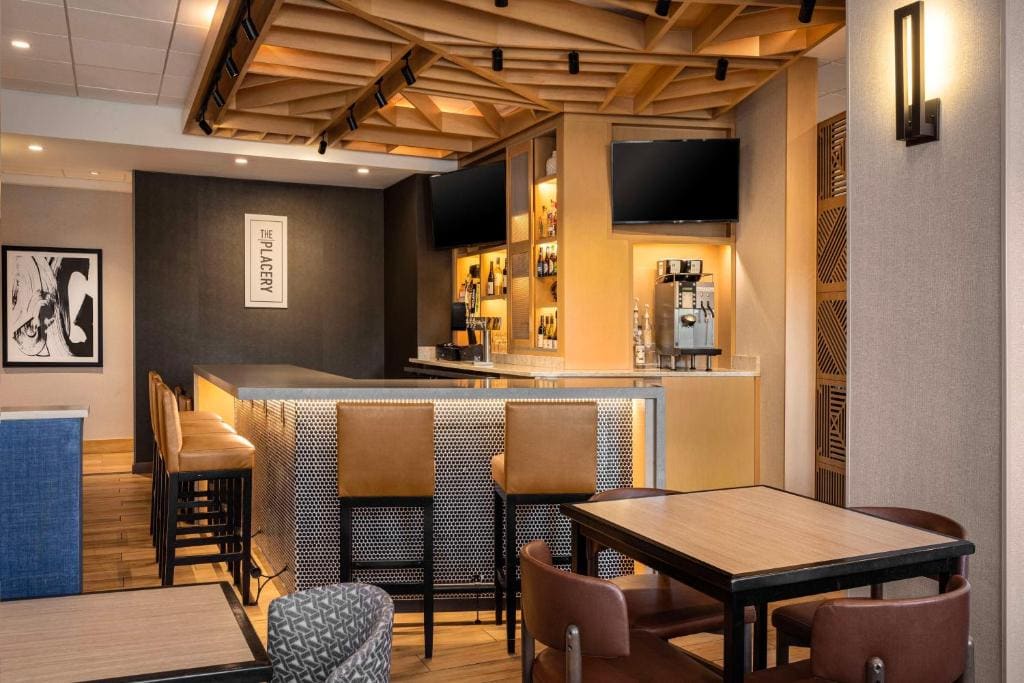 Hyatt Place Indianapolis Airport - View 5